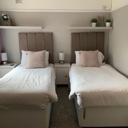 Newlyn House Apartment Christleton Екстериор снимка