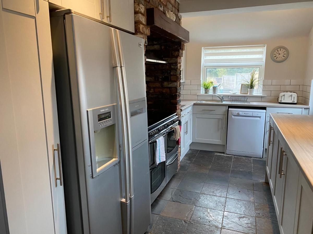 Newlyn House Apartment Christleton Екстериор снимка