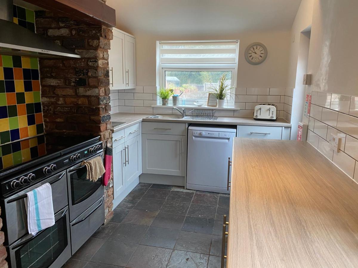 Newlyn House Apartment Christleton Екстериор снимка