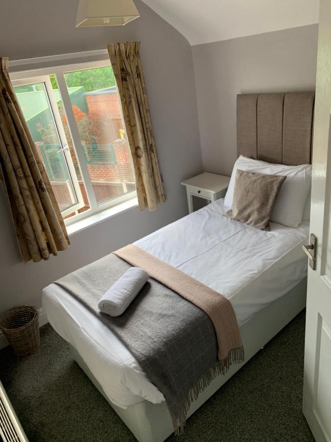 Newlyn House Apartment Christleton Екстериор снимка