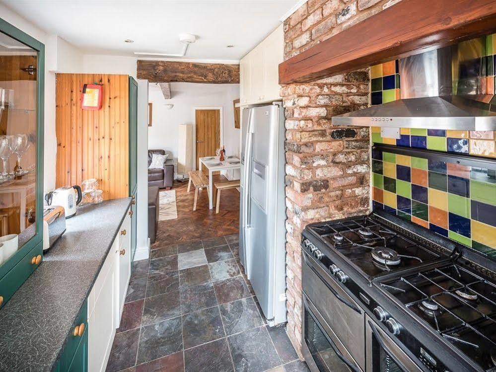 Newlyn House Apartment Christleton Екстериор снимка