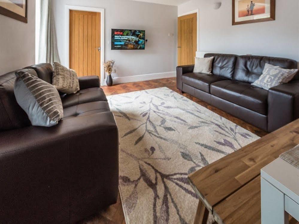 Newlyn House Apartment Christleton Екстериор снимка